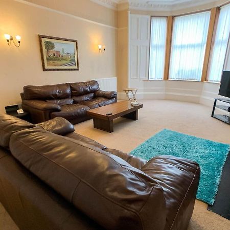 Large Glasgow South Family Home - Free Parking Kültér fotó