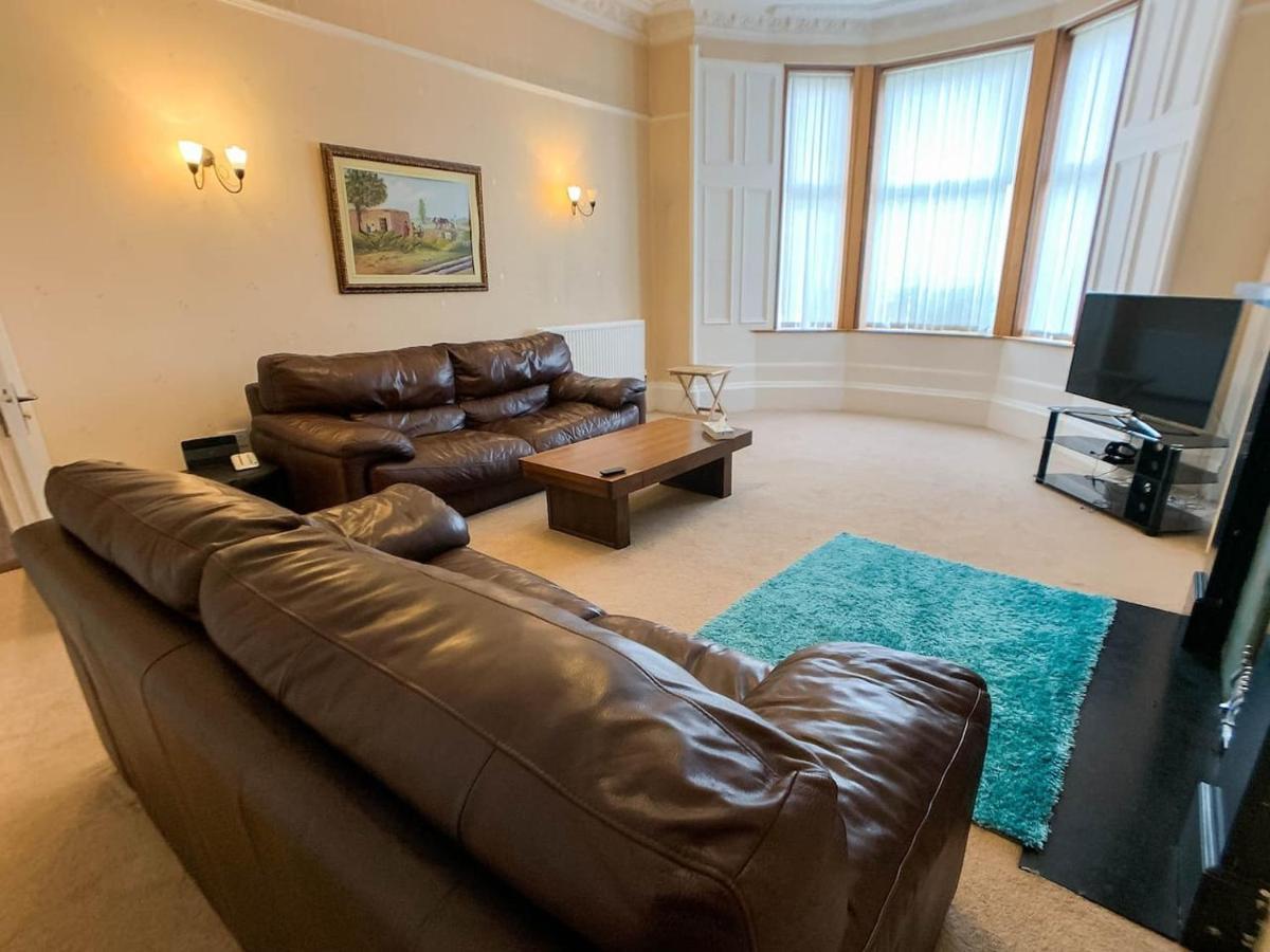 Large Glasgow South Family Home - Free Parking Kültér fotó