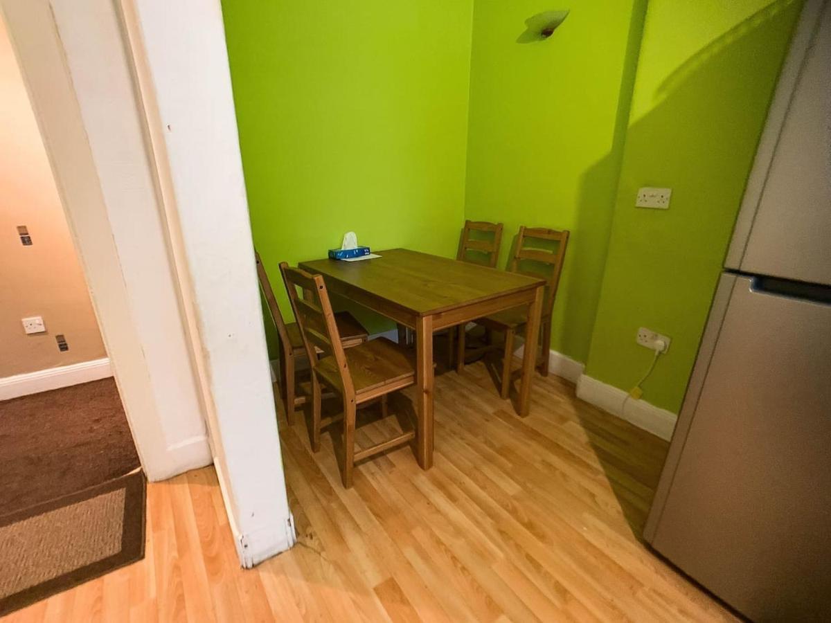 Large Glasgow South Family Home - Free Parking Kültér fotó